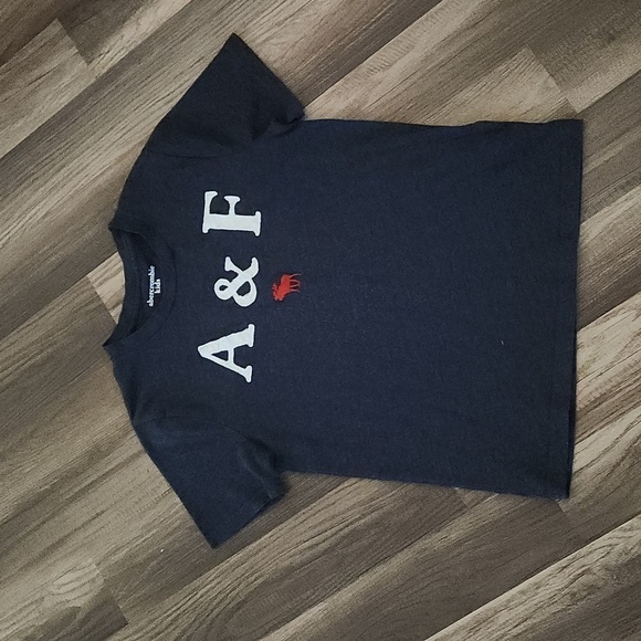 ABERCROMBIE Kids Navy and red A & F Logo T Shirt size 11/12 - Picture 1 of 3